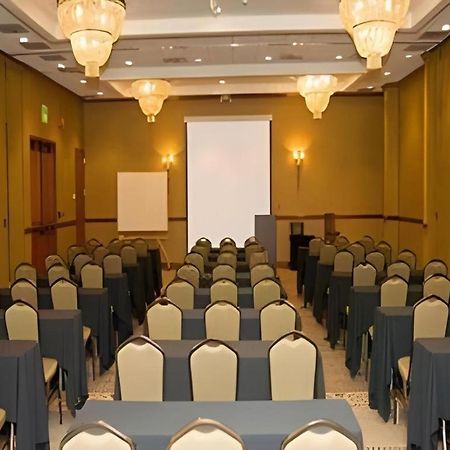 Garden Plaza Hotel Saddle Brook Exterior photo