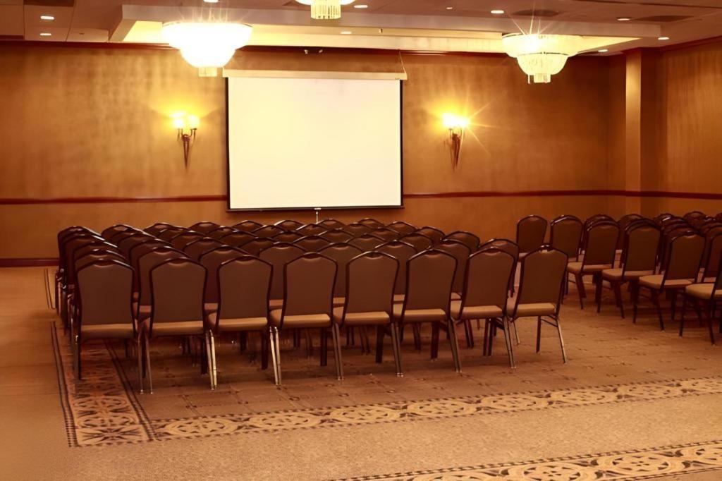 Garden Plaza Hotel Saddle Brook Exterior photo