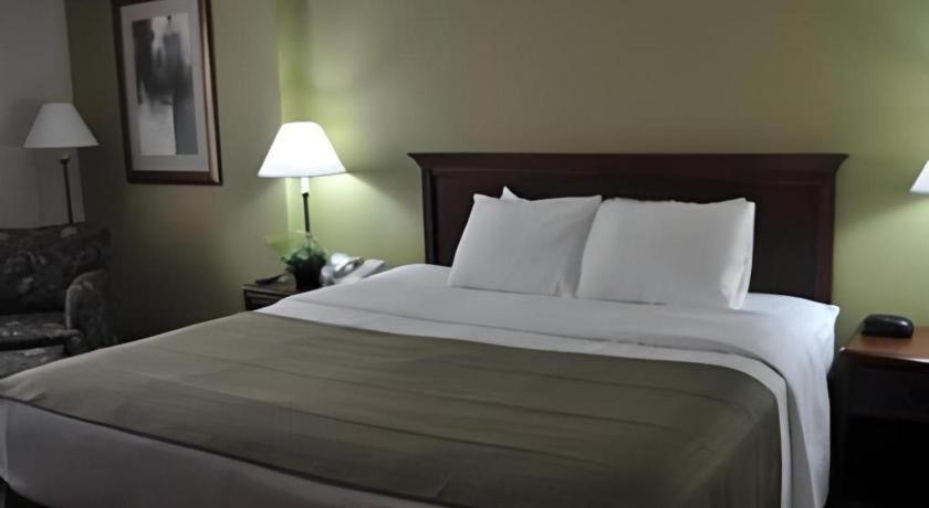Garden Plaza Hotel Saddle Brook Exterior photo