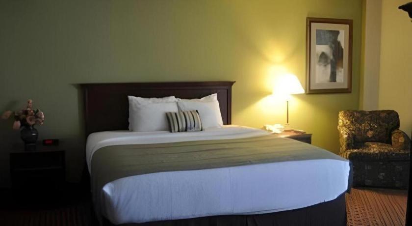 Garden Plaza Hotel Saddle Brook Exterior photo