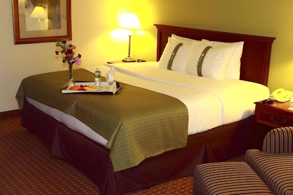Garden Plaza Hotel Saddle Brook Exterior photo