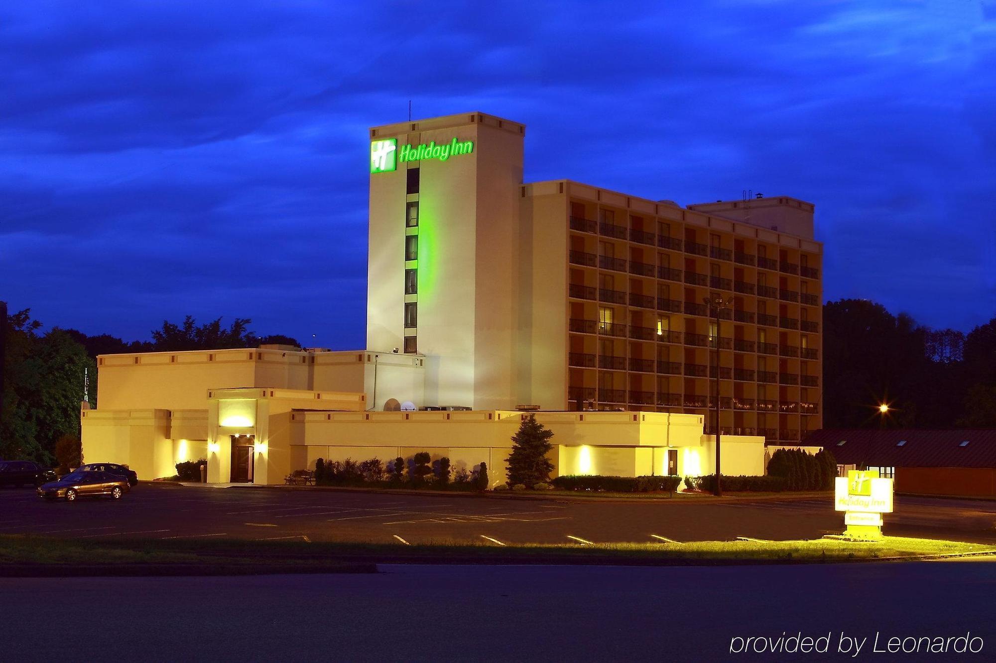 Garden Plaza Hotel Saddle Brook Exterior photo