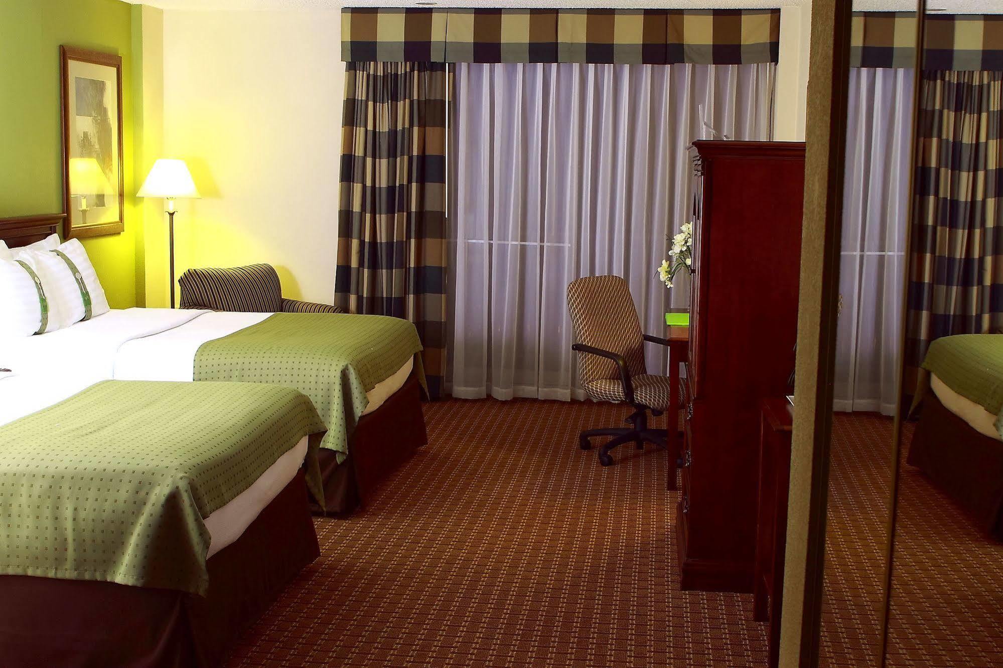 Garden Plaza Hotel Saddle Brook Exterior photo
